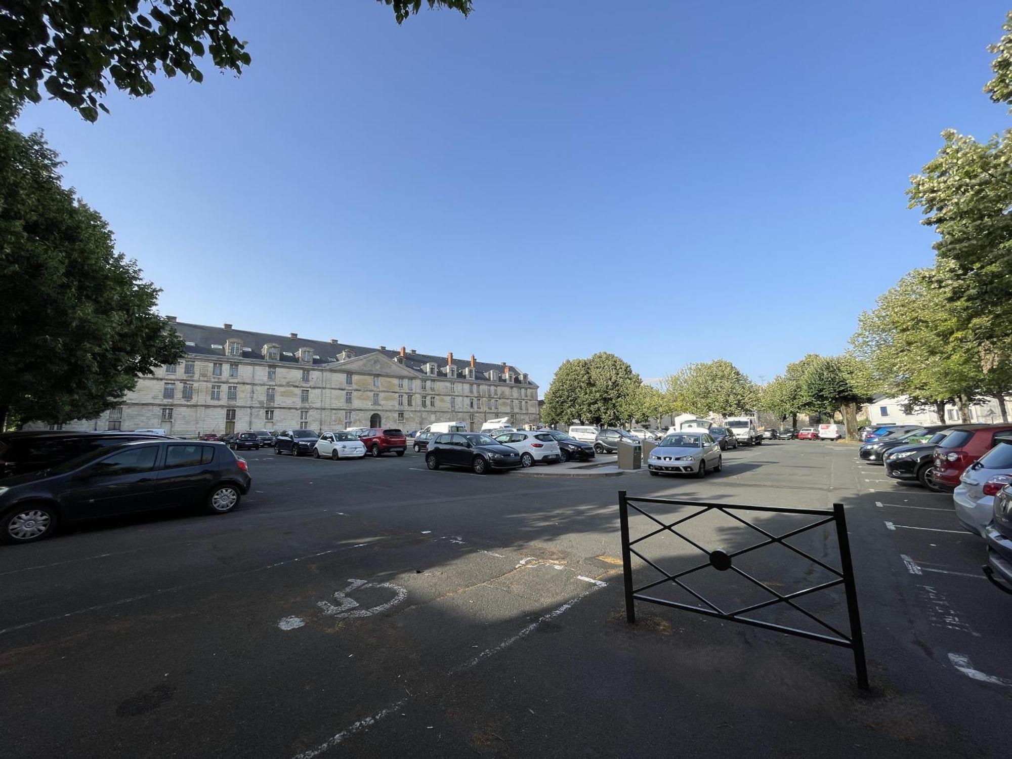 Апартаменты Chez Jean-Yves Et Zoe - La Boheme - Au Calme, Tres Propre, Proche Parkings Ньор Экстерьер фото